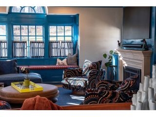 professional-interior-design-services-for-beautiful-spaces-small-0