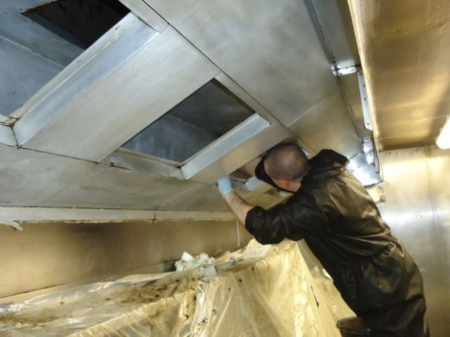 expert-kitchen-duct-cleaning-services-to-remove-grease-smoke