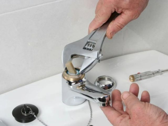 your-kitchen-or-bath-with-faucet-installation