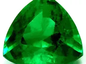 stunning-emerald-gemstone-shine