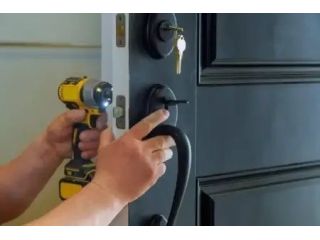 reliable-commercial-locksmith-tampa-services-small-0
