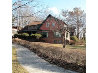 apartments-in-ithaca-ny-near-cornell-university-student-housing-small-0