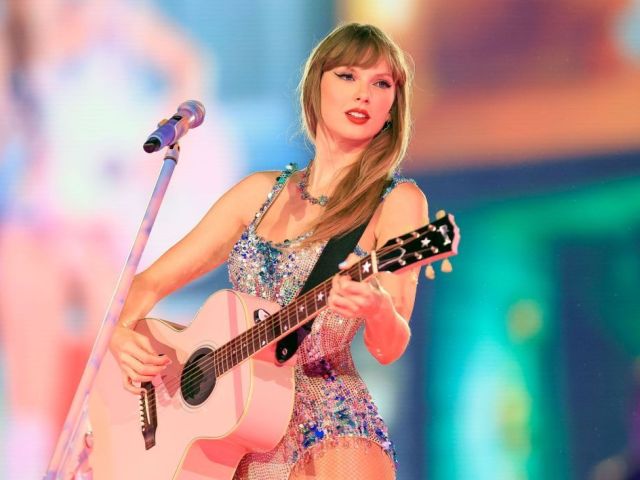 biography-of-taylor-swift-age-net-worth-career-journey
