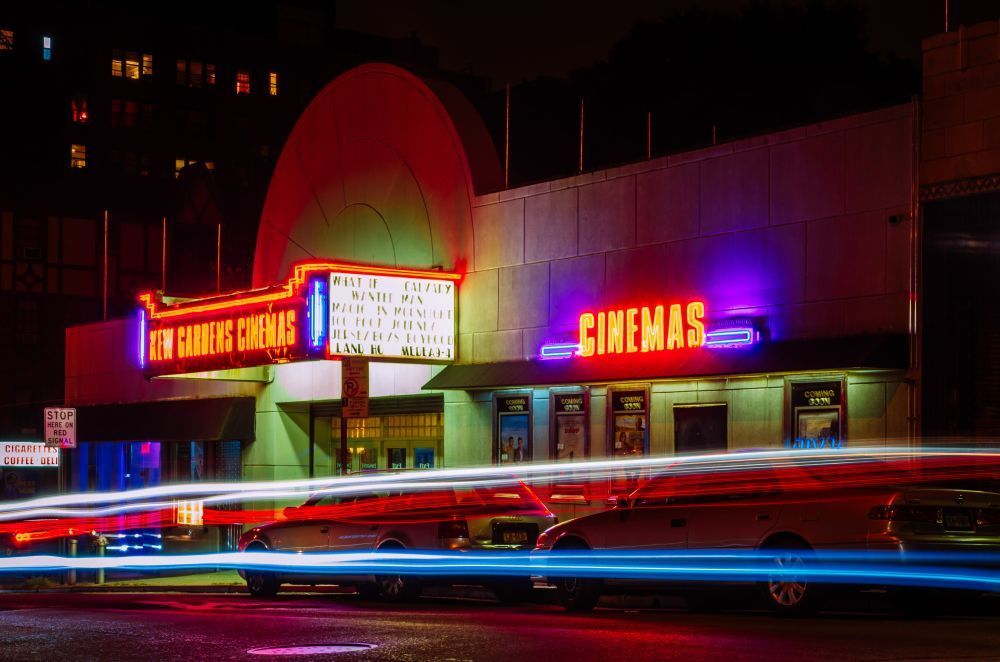 modern-theater-digital-signage-solutions-big-0