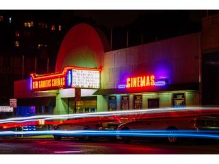 modern-theater-digital-signage-solutions-small-0