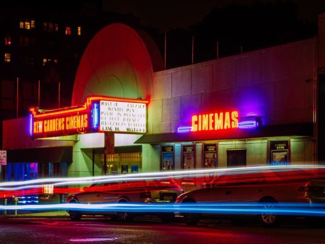 modern-theater-digital-signage-solutions