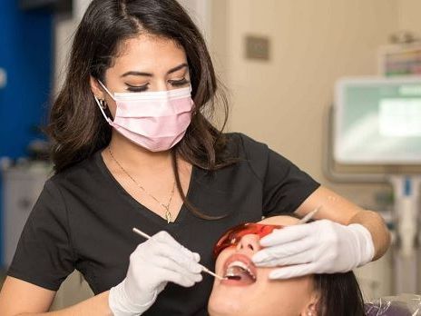 is-invisalign-in-aventura-suitable-for-both-teens-and-adults