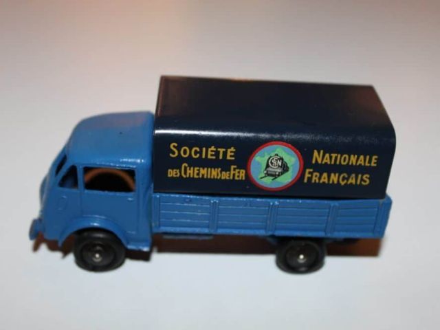 vintage-french-dinky-toys-piece-of-automotive-history