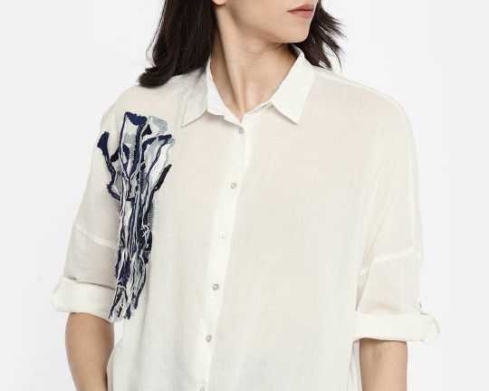 vero-moda-women-white-regular-fit-self-design-casual-shirt