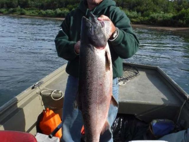 alaska-fishing-lodge-with-fish-processing