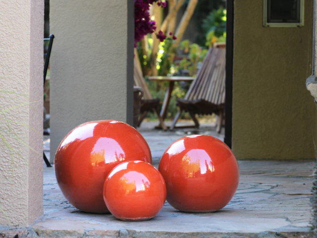 outdoor-sphere-glazed-12-stylish-ceramic-garden-decor