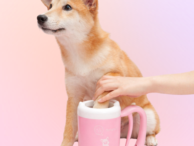 dog-paw-cleaner-cup-for-dogs-cats-portable-paw-washer-brush