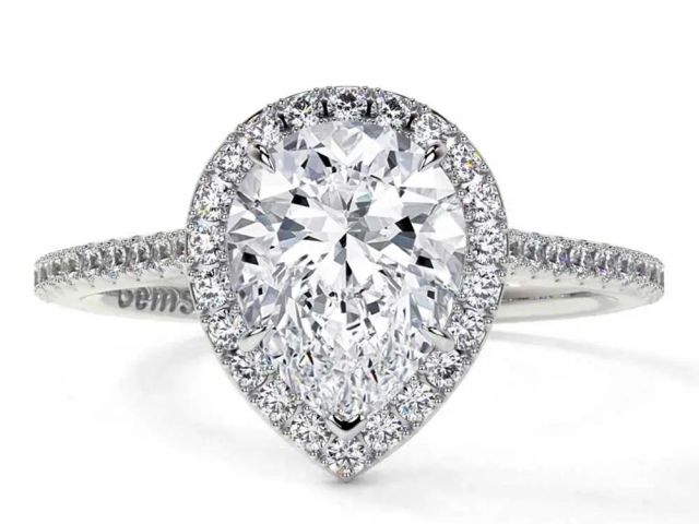 shop-lab-grown-diamond-engagement-rings-pear-shape-halo-design