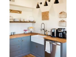 custom-stained-kitchen-cabinets-by-blue-ridge-cabinet-connections-small-0