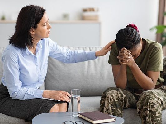 ptsd-trauma-therapist-unconsciousconnections-healing-support
