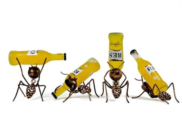 creative-ant-wine-rack-iron-bottle-holder-decor