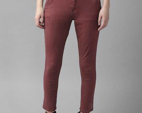 roadster-women-maroon-regular-fit-solid-cropped