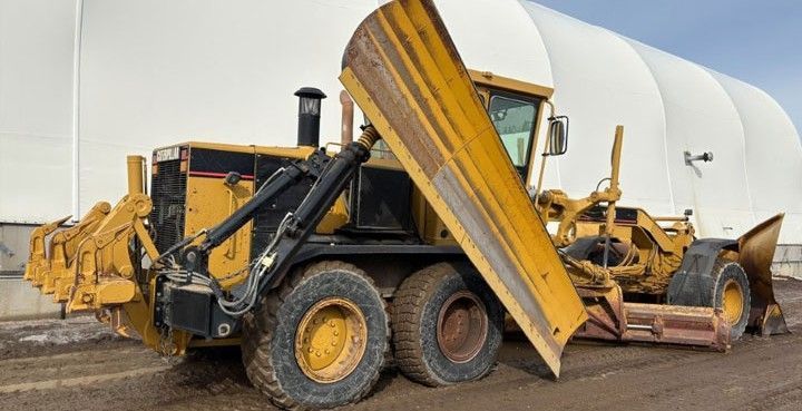 2006-caterpillar-140h-used-motor-grader-big-0