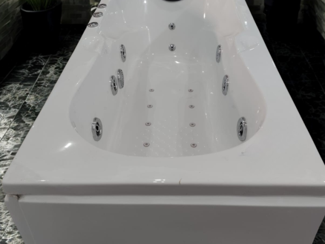 ceramic-jacuzzi-bathtub-luxury-spa-shower-combo-bathtub