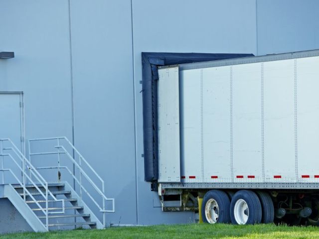 affordable-dry-vans-for-rent-reliable-trailers-available-now