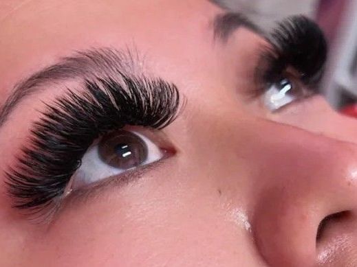maintain-full-glam-with-mega-volume-lash-fill-service