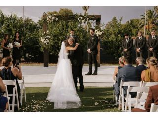 dreaming-of-a-cozy-and-stylish-wedding-small-0