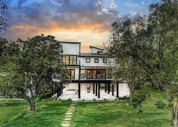 beautiful-custom-homes-designed-for-burnet-county-living-big-0