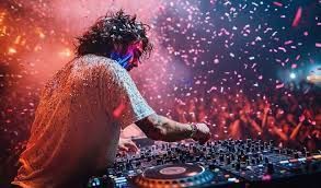 hire-artists-directly-singers-magicians-djs-more-big-0