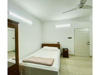 fully-furnished-apartment-corporate-expat-student-small-2