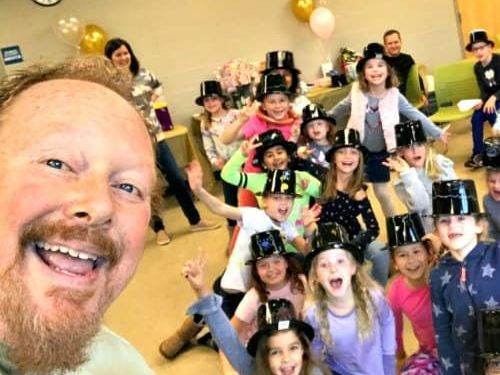 kids-birthday-party-magician-chicago-interactive-shows-kids-love