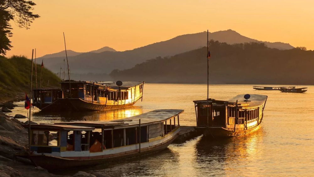 days-laos-tour-package-temples-caves-mekong-river-experience-big-1