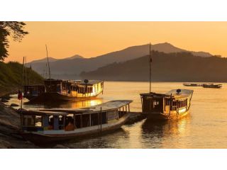 days-laos-tour-package-temples-caves-mekong-river-experience-small-1