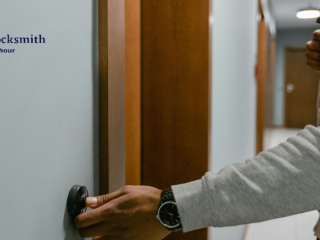 locked-out-in-farmington-hills-call-able-locksmith-24hr