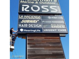 custom-pylon-signs-for-high-visibility-business-branding-small-0