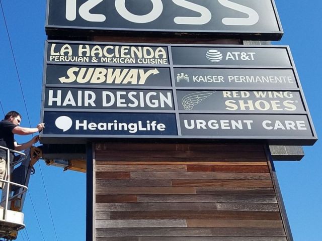 custom-pylon-signs-for-high-visibility-business-branding