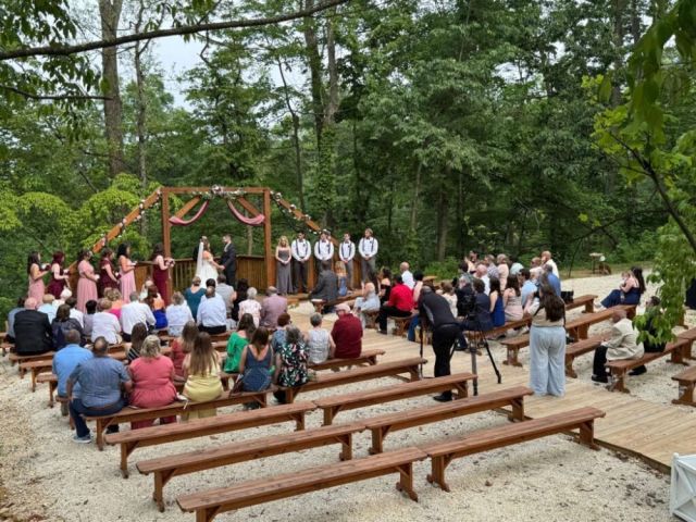 charming-log-cabin-venue-in-columbus-for-weddings