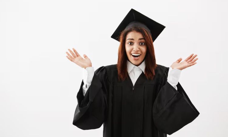 why-custom-stoles-are-the-perfect-graduation-accessory-big-0