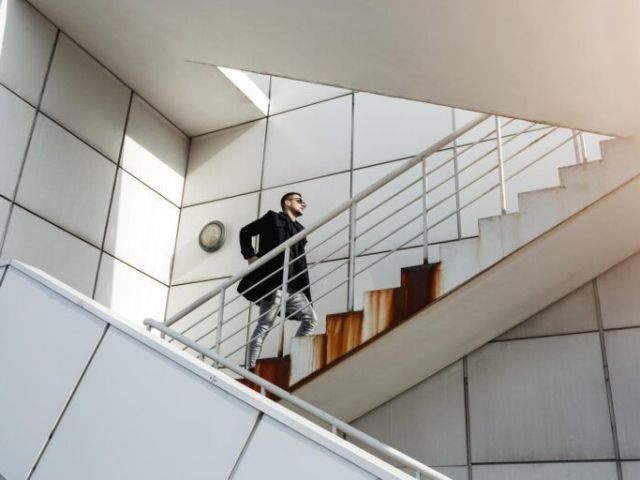 elevate-your-home-with-expert-custom-staircase-builders-michigan