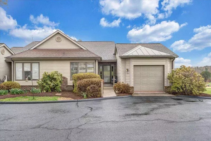 real-estate-agents-smith-mountain-lake-va-big-0