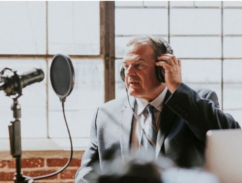 commercial-voice-over-artist-big-0