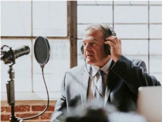 commercial-voice-over-artist-small-0