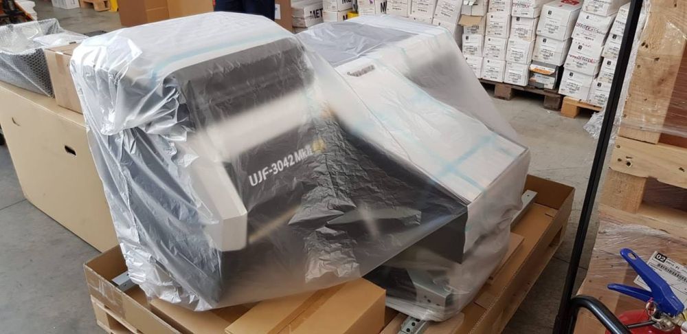 mimaki-ujf-3042mkii-uv-led-curable-flatbed-inkjet-printer-big-2