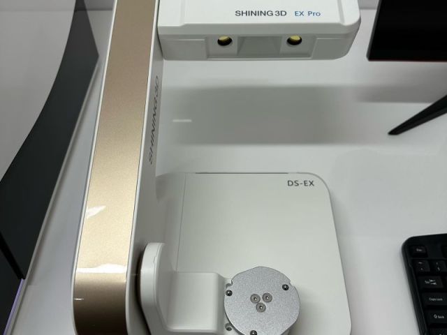 shining3d-autoscan-ds-ex-pro-3d-dental-scanner