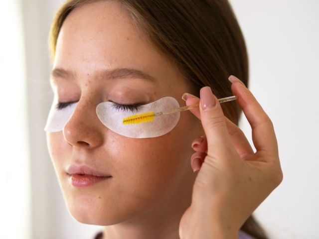 expert-hybrid-lash-extensions-infills-to-keep-your-look-flawless
