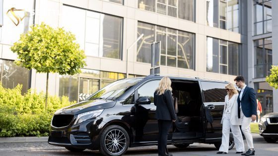 premium-seattle-limo-service-for-luxury-travel-big-0