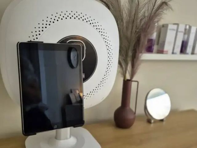 personalized-facial-analysis-machine-by-dermaquip-for-smart-care