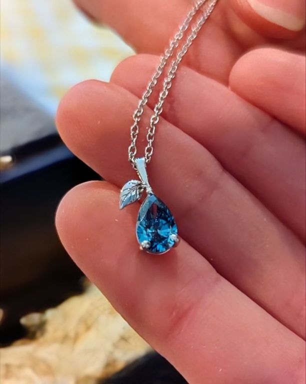 beautiful-memorial-jewellery-with-ashes-custom-designs-big-0