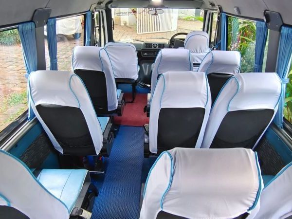 luxury-tempo-traveller-rental-kochi