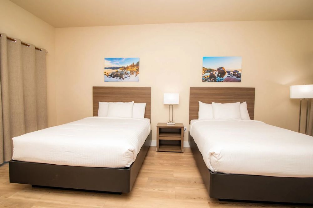 book-a-queen-size-bedroom-in-california-big-0