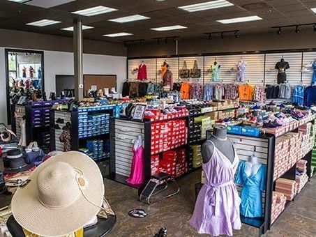 main-street-clothing-stores-stylish-fashion-outlet